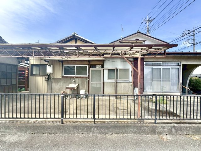 【中古戸建】桐生市相生町3丁目の外観|■外観｜庭付き一戸建てならお子様やペットが走り回っても大丈夫！伸び伸びと遊び、過ごすことができます♪