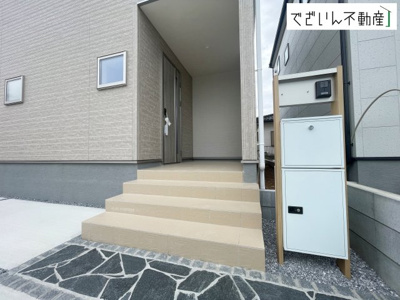 【玄関】 | Livele Garden.S加須市三俣1丁目　新築住宅 | ≪3号棟≫
現地(2026年8月撮影)
