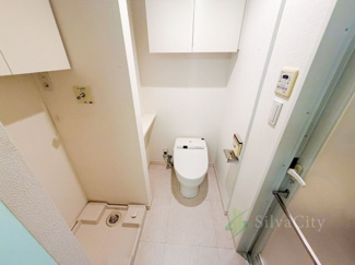 【トイレ】 | フェイバリッチタワー品川 | 毎日使うトイレ室は白を基調に、飽きのこない空間となっております。