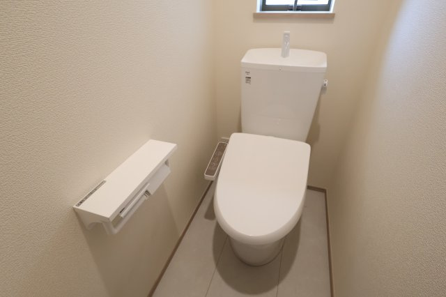 《仲介手数料無料》北区本郷町1065-1新築一戸建てハートフルタウンのトイレ|2階