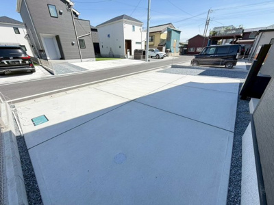 【駐車場】 | 玉村町板井　新築住宅 | 並列3台駐車可能な広々とした駐車スペース。