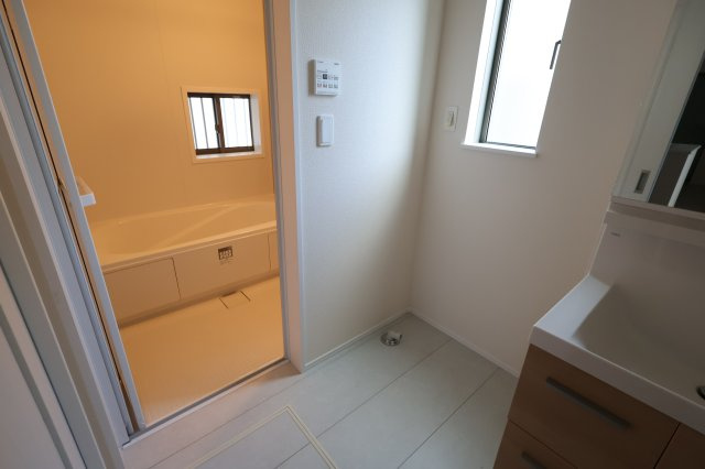 《仲介手数料無料》北区本郷町1065-1新築一戸建てハートフルタウンのランドリースペース