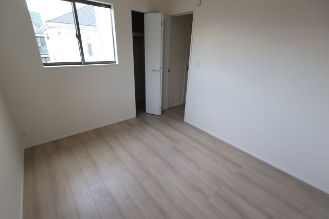 《仲介手数料無料》北区本郷町1065-1新築一戸建てハートフルタウンの洋室|2階 5.2帖