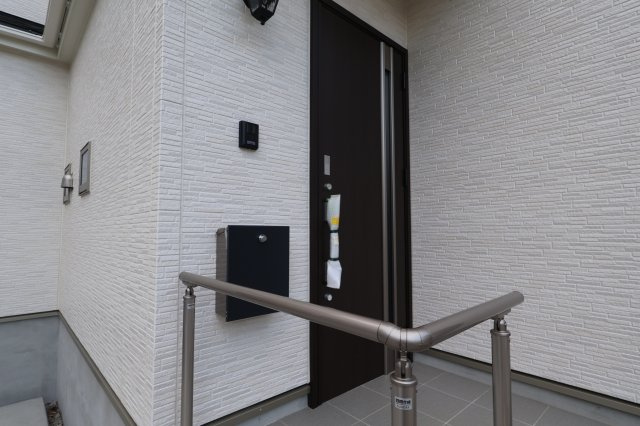 《仲介手数料無料》北区本郷町1065-1新築一戸建てハートフルタウンの玄関