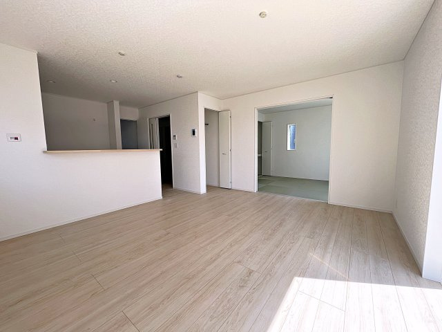 新築戸建・新築建売　矢吹町一本木第6　善郷小・矢吹中の居間・リビング|LDK16帖で和室と合わせると22帖の広々とした空間！