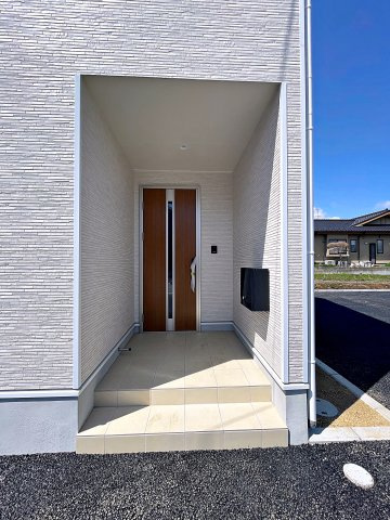 新築戸建・新築建売　矢吹町一本木第6　善郷小・矢吹中の玄関|TVモニター付きインターホン、防犯カメラ付きで安心のセキュリティ！