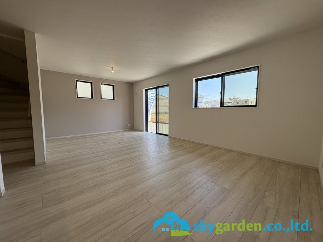 茅ヶ崎市今宿４期　新築戸建　全２棟１号棟の居間・リビング|ゆったり過ごせる居間です