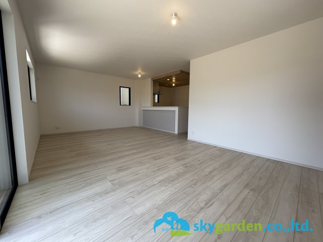 茅ヶ崎市今宿４期　新築戸建　全２棟１号棟の居間・リビング|ゆったりとしたリビングです