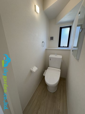 茅ヶ崎市今宿４期　新築戸建　全２棟１号棟のトイレ|落ち着いたトイレです