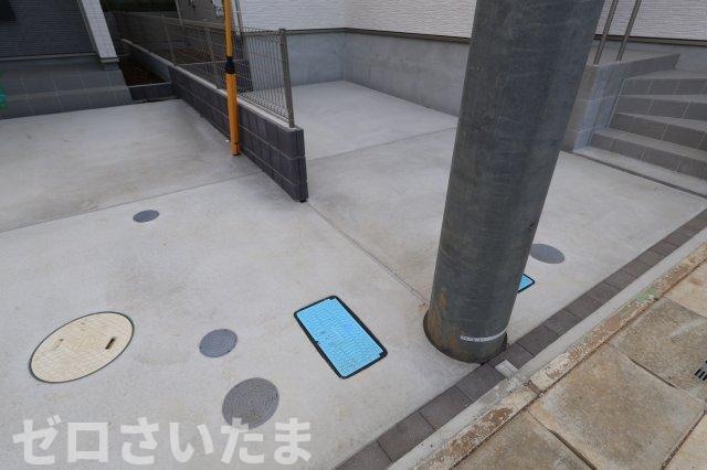 《仲介手数料無料》北区本郷町1065-1新築一戸建てハートフルタウンの外観|敷地の一部に電柱が入っています。