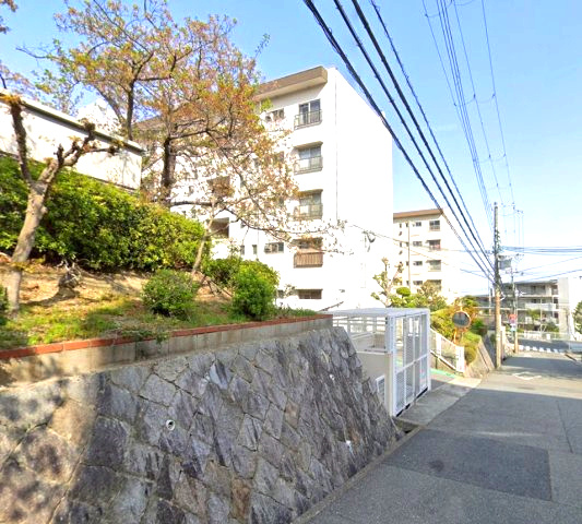 渦ヶ森コーポ8号館の外観|南バルコニーで毎日のお洗濯もラクラク快適
