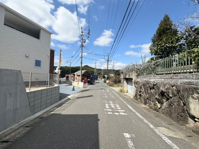 【前面道路含む現地写真】の画像
