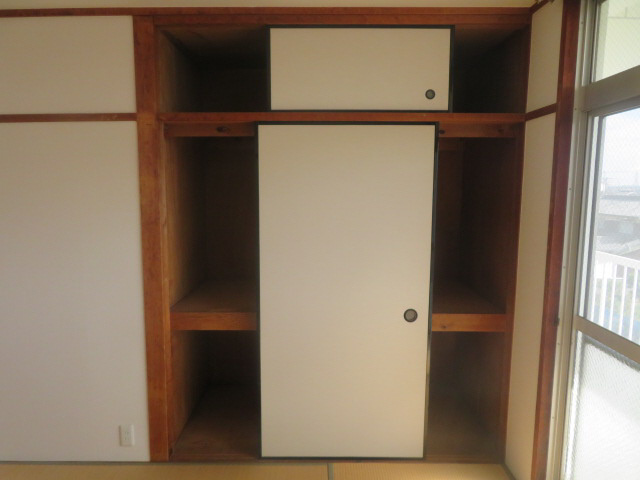 姫路市大津区恵美酒町２丁目の賃貸マンションの収納