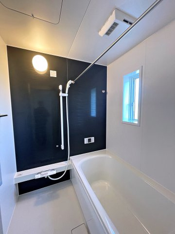 新築戸建・新築建売　矢吹町一本木第6　善郷小・矢吹中の浴室|浴室乾燥機付きで小窓がついているので簡単に換気が可能です！洗濯物干しもできるので便利！