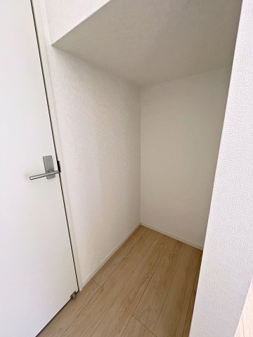 新築戸建・新築建売　矢吹町一本木第6　善郷小・矢吹中の収納|階段下のデッドスペースを活用した収納は日用品の保管などに便利です！