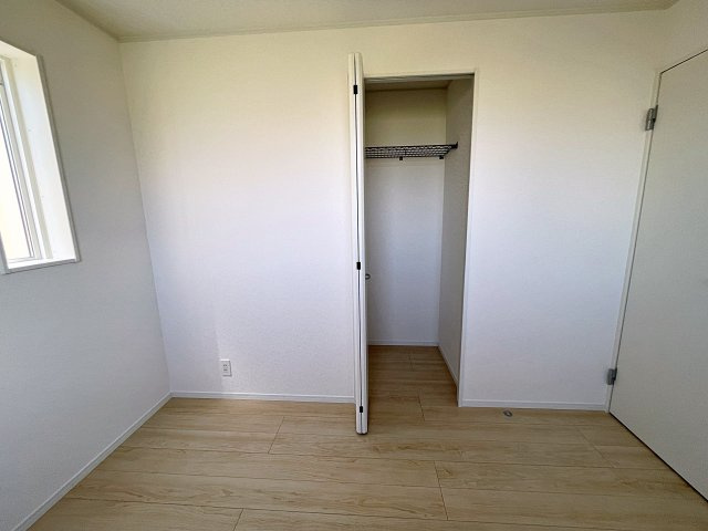 新築戸建・新築建売　矢吹町一本木第6　善郷小・矢吹中の洋室|クローゼット収納付きで室内スッキリ！