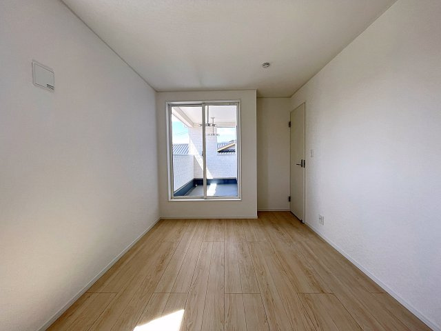 新築戸建・新築建売　矢吹町一本木第6　善郷小・矢吹中の洋室|バルコニーに面しており大きな窓から日差しが入るので気持ちの良いプライベート空間です！