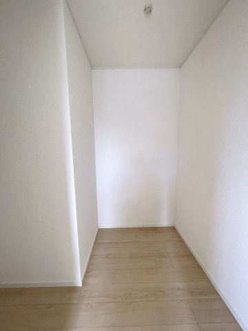 新築戸建・新築建売　矢吹町一本木第6　善郷小・矢吹中の収納|サービスルームは収納としても便利！大容量なので衣類の他に季節物なども収納できますね！