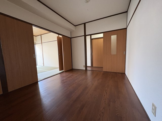 【洋室】 | 岸田マンション | 個人の部屋や寝室として使える洋室です