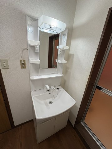 【独立洗面台】 | 岸田マンション | 朝の身支度には欠かせない独立洗面化粧台
