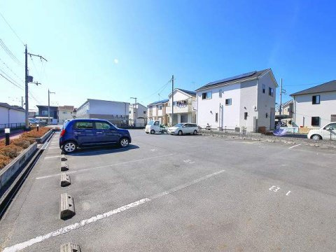 クレイノ聡の駐車場