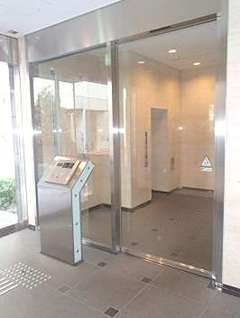 ラクアスレジデンス東新宿のロビー