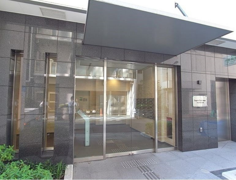 ラクアスレジデンス東新宿のエントランス