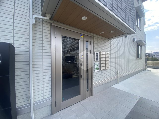 ルシール西岩田のエントランス