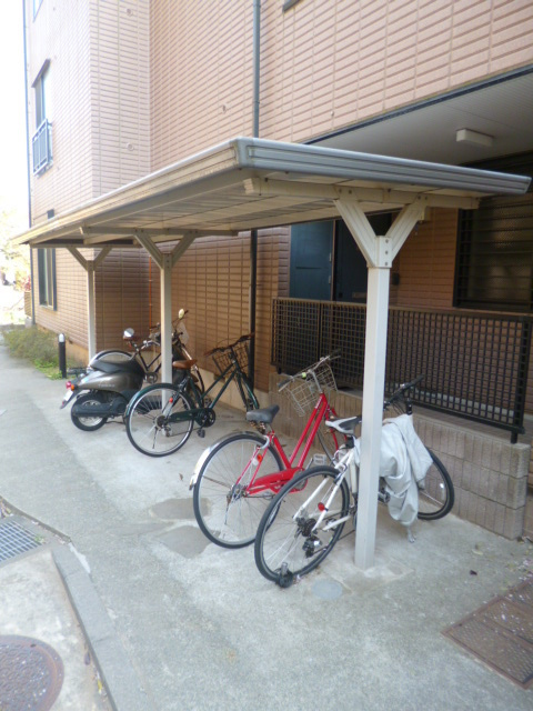 メゾンアムールのその他共用部分|屋根付き自転車駐輪場