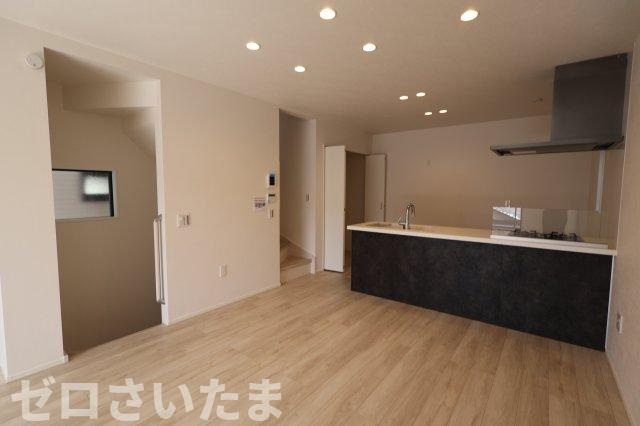 《仲介手数料無料》南区別所２丁目4-7新築一戸建てケイアイグレイスの居間・リビング