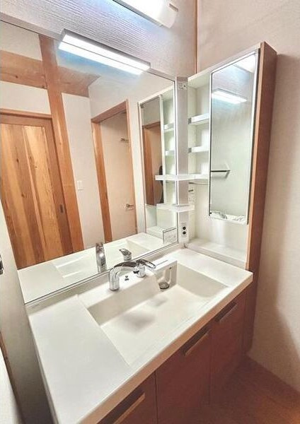 旭台３丁目戸建の洗面所