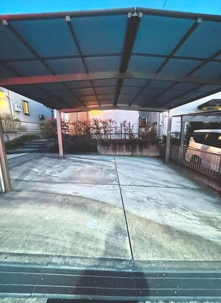 旭台３丁目戸建の駐車場