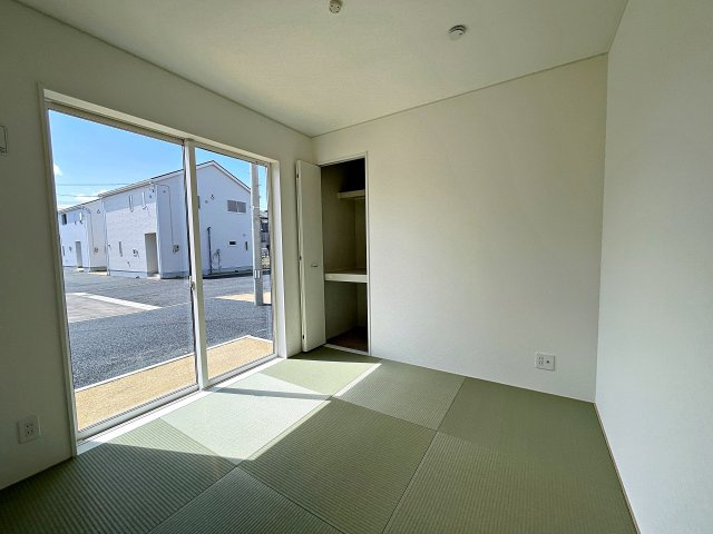 新築戸建・新築建売　矢吹町一本木第6　善郷小・矢吹中の和室|畳のぬくもりが心地いい和室。リビングから見守ることができ、お子様のお昼寝や遊び場に最適です！