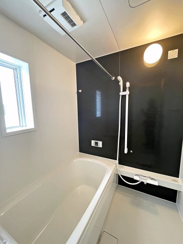 新築戸建・新築建売　矢吹町一本木第6　善郷小・矢吹中の浴室|浴室乾燥機付きで小窓がついているので簡単に換気が可能です！洗濯物干しもできるので便利！