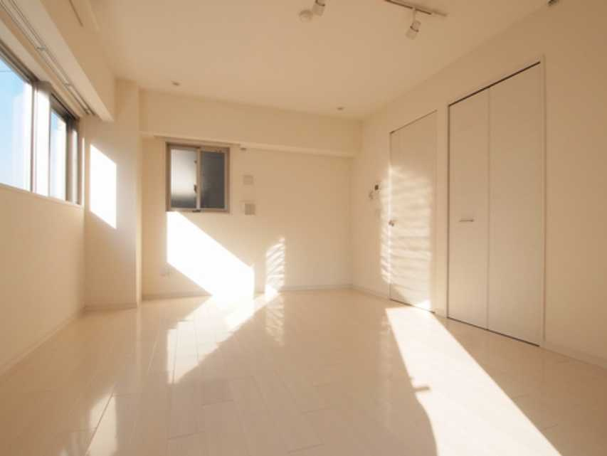 プランドール　駅近　駐車場　南西角部屋の内装