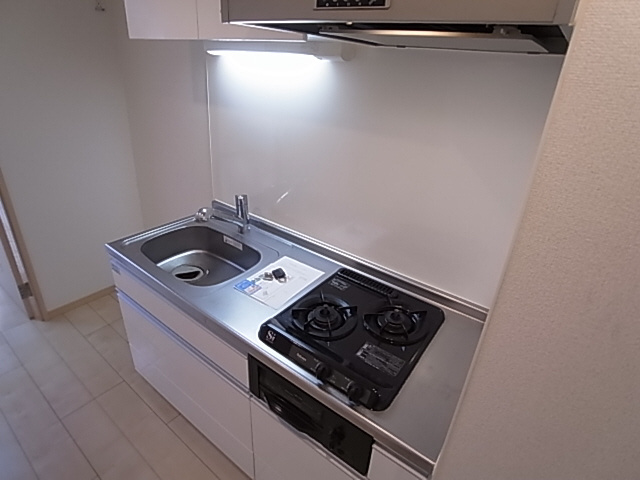 神戸市須磨区衣掛町４丁目の賃貸マンションのキッチン|システムキッチン（ガス２口）