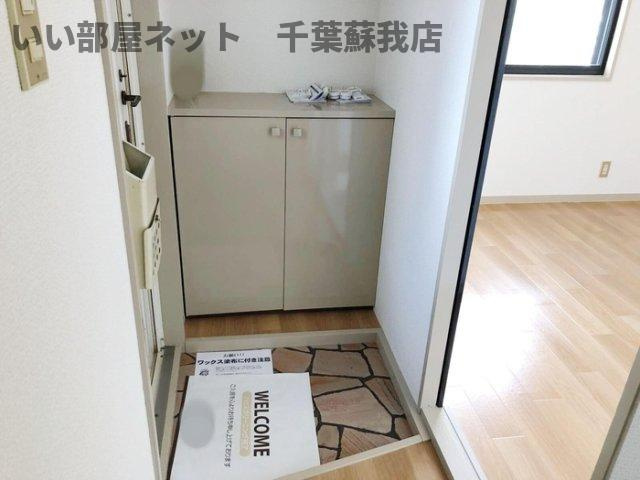 ハイツカメリヤの玄関|収納もある玄関です