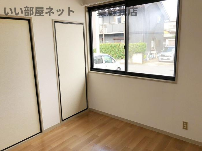 ハイツカメリヤの洋室