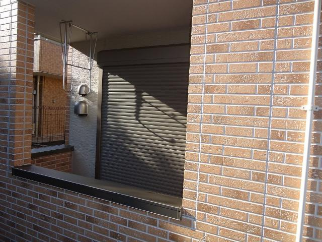 ツリービューオレンジの内装|窓シャッター