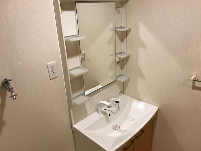 ユニバーサイドの洗面所|洗髪洗面化粧台