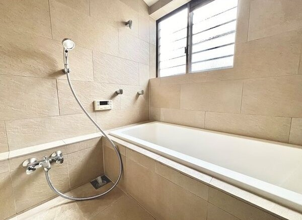 大清水２丁目戸建の浴室