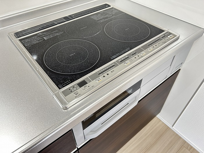 ロマネスク渡辺通第2のキッチン|IHクッキングヒーターはお手入れしやすくて便利ですよ♪
