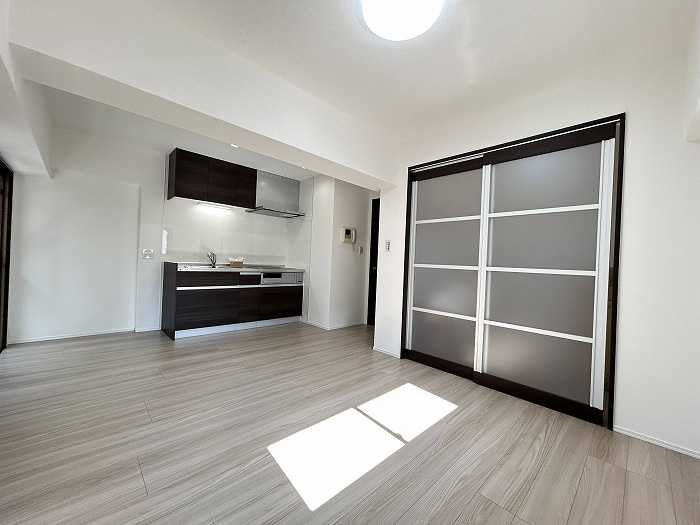 ロマネスク渡辺通第2の居間・リビング|南西向き陽当たり良好なので居心地の良いお部屋になりそうです☆