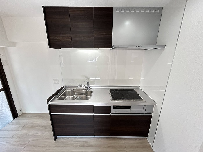 ロマネスク渡辺通第2のキッチン|壁付けのワイドなキッチン♪
落ち着きながらもトレンドを感じる色調がオシャレです☆
