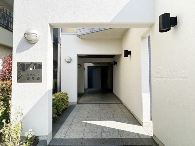 【エントランス】 | ユアコート東長崎 | オートロックを備えた、マンションのエントランス。やはりセキュリティの観点は欠かすことができません。皆様を“安全”に送り出し、出迎えてくれます。～即日のご見学可能～　お問合せはお気軽にどうぞ。
