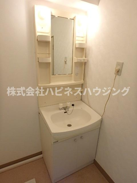 山口マンションの独立洗面台