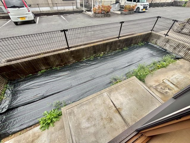 エスポアール　メゾン　B棟の庭