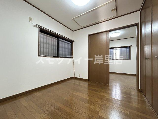 千本南2丁目戸建ての洋室