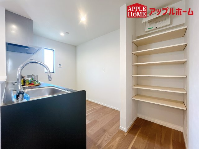 [新築住宅] さいたま市浦和区高砂4丁目 全3棟のキッチン|キッチンの収納も充実☆