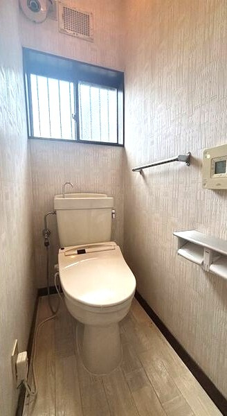 奥町剱光寺戸建のトイレ